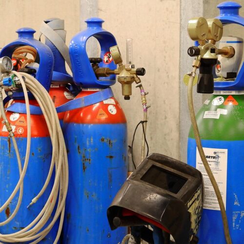Zbiorniki na gaz – przewodnik po zewnętrznych zbiornikach lpg i innych rozwiązaniach magazynowania paliwa