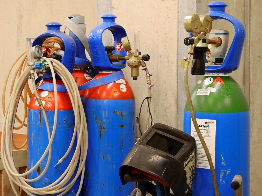 Zbiorniki na gaz – przewodnik po zewnętrznych zbiornikach lpg i innych rozwiązaniach magazynowania paliwa